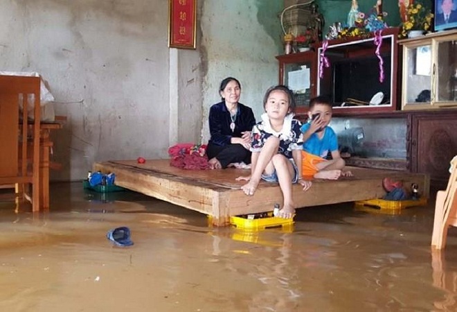 Thanh Hóa: Nhận tiền hỗ trợ lũ lụt, cán bộ ‘ỉm’ luôn của người dân