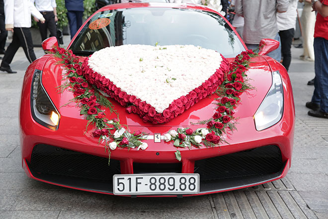 xe hoa 15 tỷ và dàn mô tô 'khủng' trong đám cưới Lâm Vũ