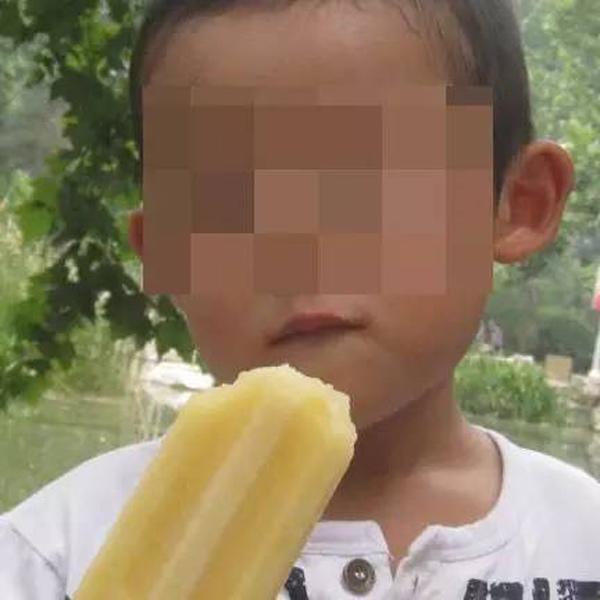 Ăn kem vô tội và giữa trời nóng bức, bé 7 tuổi xuất huyết dạ dày