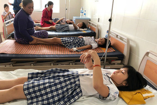 Quảng Ngãi: Hàng chục học sinh lớp 3 ngộ độc sau khi uống trà sữa