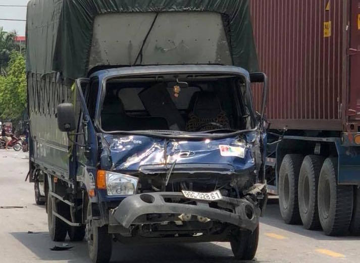 Bắc Ninh: Xe máy đấu đầu xe tải, 2 thanh niên tử vong2