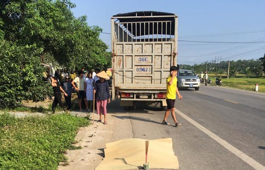Nghệ An: Thai phụ bị xe tải tông tử vong trên đường đến bệnh viện chờ sinh 