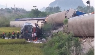Tai nạn tàu hỏa kinh hoàng khiến 10 người thương vong ở Thanh Hóa: Công an triệu tập 2 nhân viên gác tàu