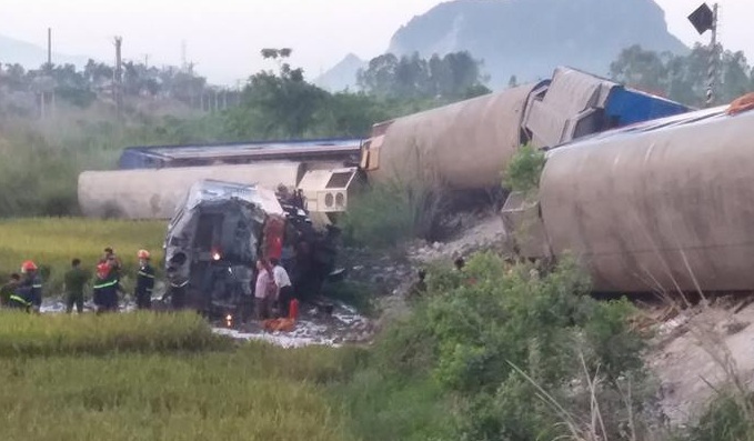 Tai nạn tàu hỏa kinh hoàng khiến 10 người thương vong ở Thanh Hóa: Công an triệu tập 2 nhân viên gác tàu2
