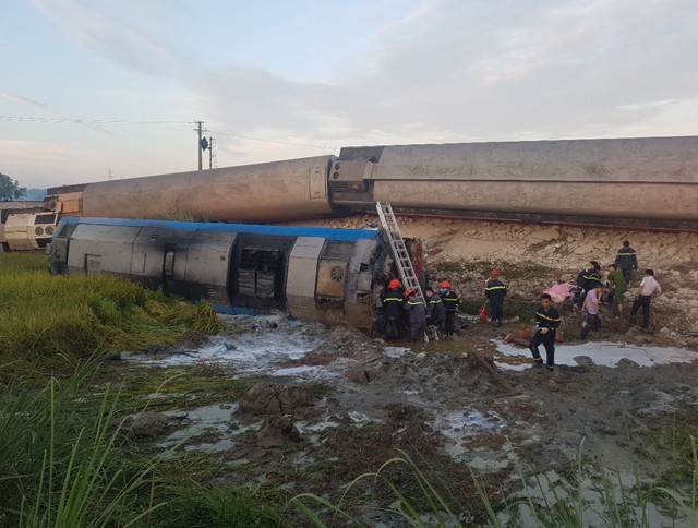 Hiện trường vụ tai nạn tàu hỏa kinh hoàng làm 2 người chết, 8 người bị thương ở Thanh Hóa