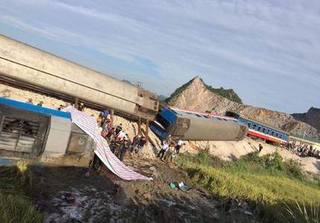 'Nhìn thấy chồng qua ô kính tôi mới thở phào, ơn trời cả nhà đã sống sót'