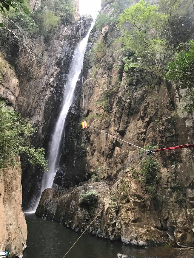 Khen thưởng 5 người đưa thi thể phượt thủ ra khỏi thác Lao Phảo