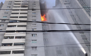 Hà Nội: Cháy lớn tại tầng 18 chung cư Bắc Hà, Hà Đông