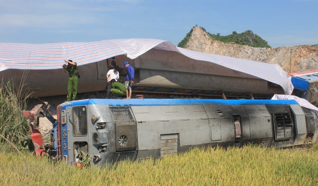 Tai nạn tàu hỏa tông xe tải ở Thanh Hóa: Ai bồi thường?