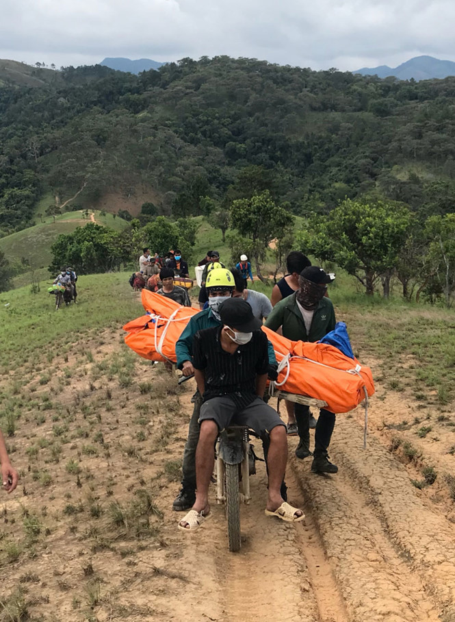 cứu hộ thi thể phượt thủ ở thác sâu Lao Phào2