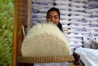 Từ chỗ thiếu gạo ăn đến dư thừa xuất khẩu ở Campuchia