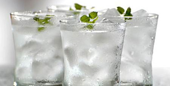 Đi nắng về uống nước lạnh vô cùng có hại cho sức khoẻ 2