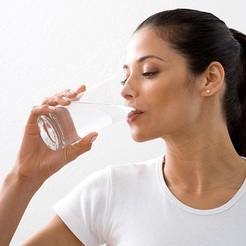 Đi nắng về uống nước lạnh vô cùng có hại cho sức khoẻ 3