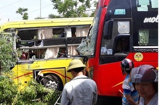 Hà Tĩnh: Hai xe khách giường nằm tông nhau, 40 hành khách thất kinh