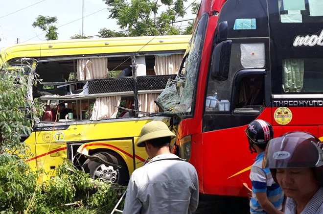 Hà Tĩnh: Tai nạn giữa hai xe khách giường nằm, hàng chục người hú vía