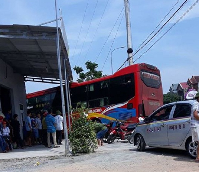 Hà Tĩnh: Tai nạn giữa hai xe khách giường nằm, hàng chục người hú vía