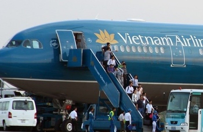 Phi công tố cáo Vietnam Airlines khai khống bảng lương