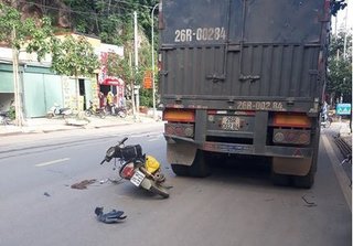 Sơn La: Tông vào đuôi xe tải, người đàn ông tử vong thương tâm