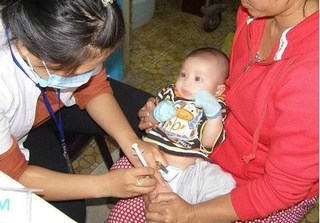 Vaccine cận ngày sử dụng không gây nguy hại cho trẻ