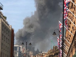 Hỏa hoạn tại trung tâm London: 120 nhân viên cứu hỏa được điều động để dập tắt đám cháy tại khách sạn Mandarin Oriental