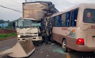  Đồng Nai: Xe khách tông trực diện xe tải, 18 người nhập viện 
