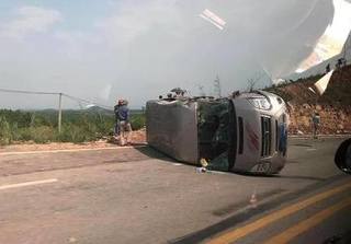 Quảng Ninh: Xe khách va chạm với xe đầu kéo khiến 10 người thương vong