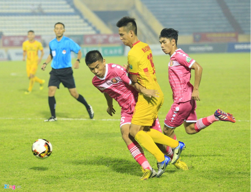 Đá hết lượt đi V.League, CLB Nam Định mới biết thắng trên sân nhà