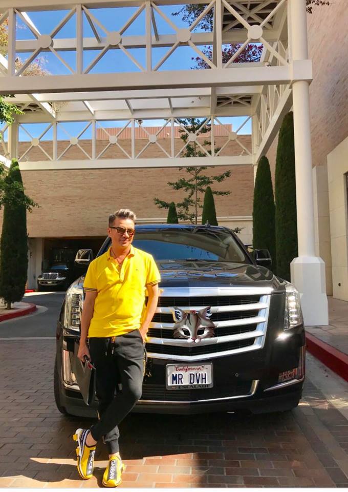 Đàm Vĩnh Hưng tạo dáng 'độc' bên siêu xe Cadillac chuyên dành cho nguyên thủ quốc gia
