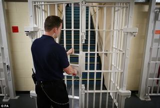 Liên tiếp đóng cửa nhà tù vì 'ế', tội phạm ngày càng ít