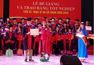 Diễn viên Minh Tiệp nhận bằng thạc sĩ văn hóa