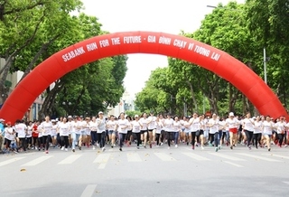 Hơn 1.500 vận động viên tham gia giải 'gia đình chạy vì tương lai'