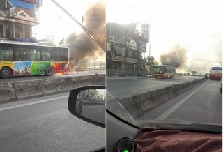 Xe buýt bốc cháy dữ dội khi đang lưu thông trên đường