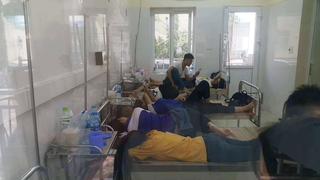 Hà Nội: Hàng trăm học viên nhập viện cấp cứu sau bữa trưa