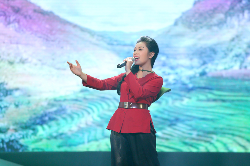 Sao Mai Thu Hằng lần đầu song ca nhạc đỏ với Nguyễn Trần Trung Quân