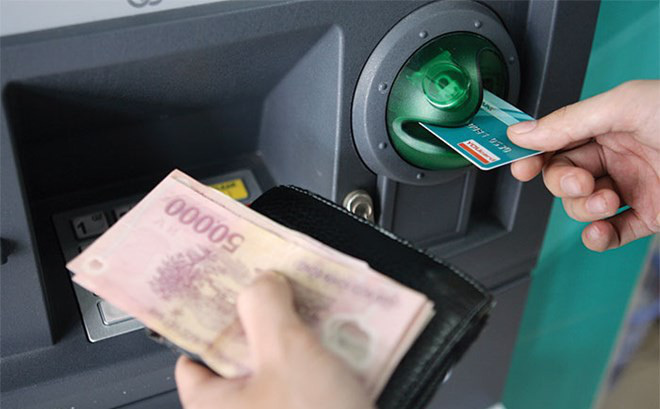 Từ 15/7, người tiêu dùng' gánh phí rút tiền ATM tăng đồng loạt