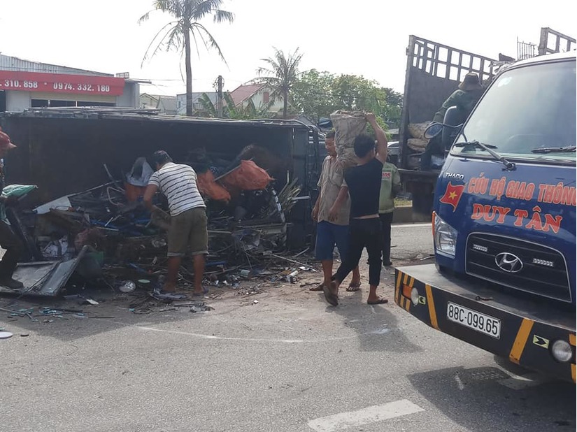Nghệ An: 3 xe ô tô gây tai nạn liên hoàn, 2 người bị thương nặng1