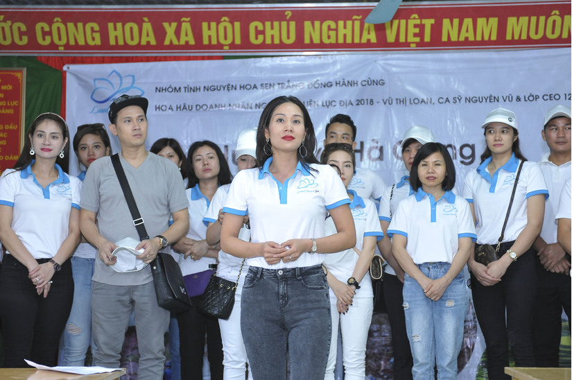 Tân Hoa hậu Vũ Thị Loan cùng ca sĩ Nguyên Vũ thực hiện hành trình Hướng về Hà Giang
