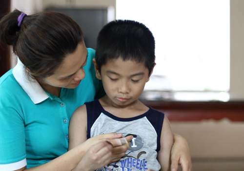 Vụ trao nhầm con ở Hà Nội: Bệnh viện nhờ TAND huyện giải quyết 