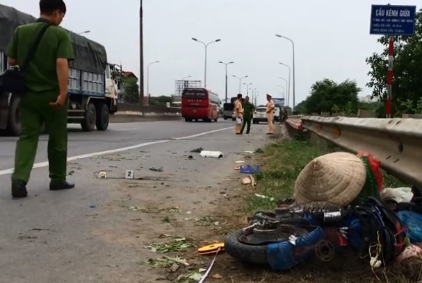 Người phụ nữ tử vong tại chỗ sau va chạm với xe ô tô