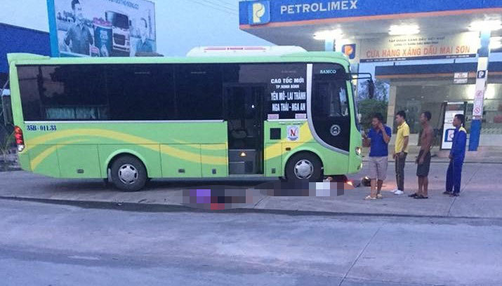 Ninh Bình: 2 vợ chồng nhập viện sau tai nạn giao thông với xe khách