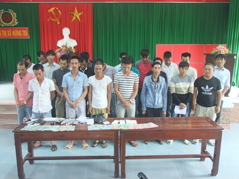 Cảnh sát bắt quả tang 23 con bạc đang cá độ bóng đá World Cup ở Huế