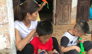 Vụ trao nhầm con 6 năm ở Hà Nội: Hai đứa trẻ được đoàn tụ, quấn quýt chơi với nhau