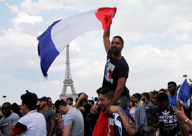 Choáng ngợp không khí ăn mừng chiến thắng của Pháp tại World Cup 2018