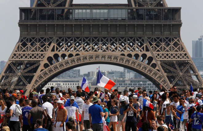 Choáng ngợp không khí ăn mừng chiến thắng của Pháp tại World Cup 2018