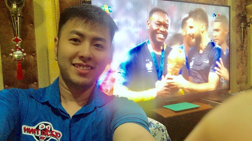 Akira Phan bỏ 10 triệu chơi kèo với bạn mùa World Cup 2018