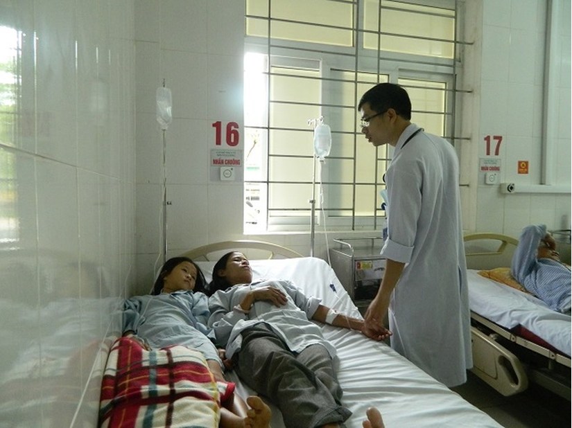 Hà Tĩnh: 4 người trong gia đình nhập viện vì ngộ độc ăn nấm rừng