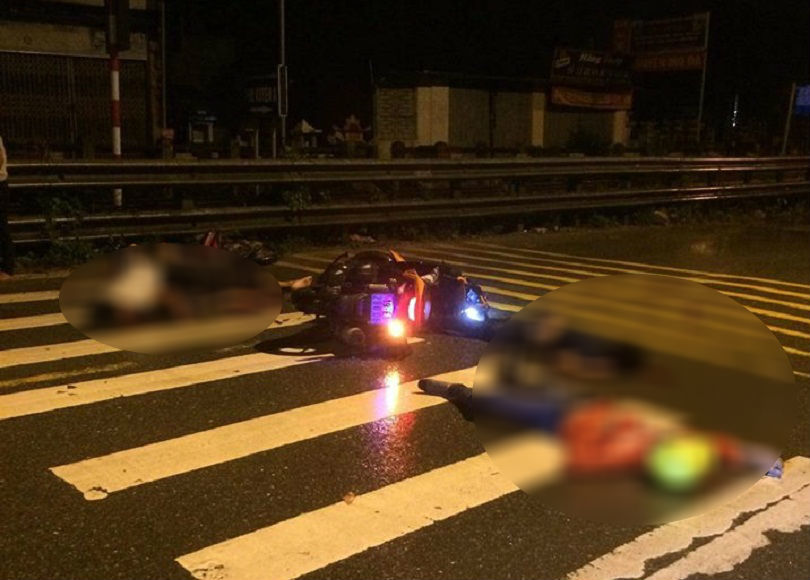 Hai xe máy đấu đầu kinh hoàng ở Phú Xuyên, 4 người bất tỉnh dưới đường