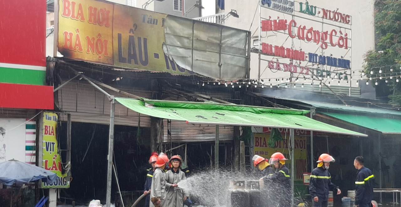 Vào khoảng13h15, ngày 21/7 tại một quán hàng ăn địa chỉ số 92 Nguyễn Hữu Thọ, phường Đại Kim đã xảy ra vụ hỏa hoạn