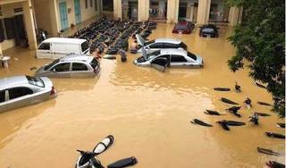 Phú Thọ: Nhiều ô tô, xe máy bị nhấn chìm trong biển nước