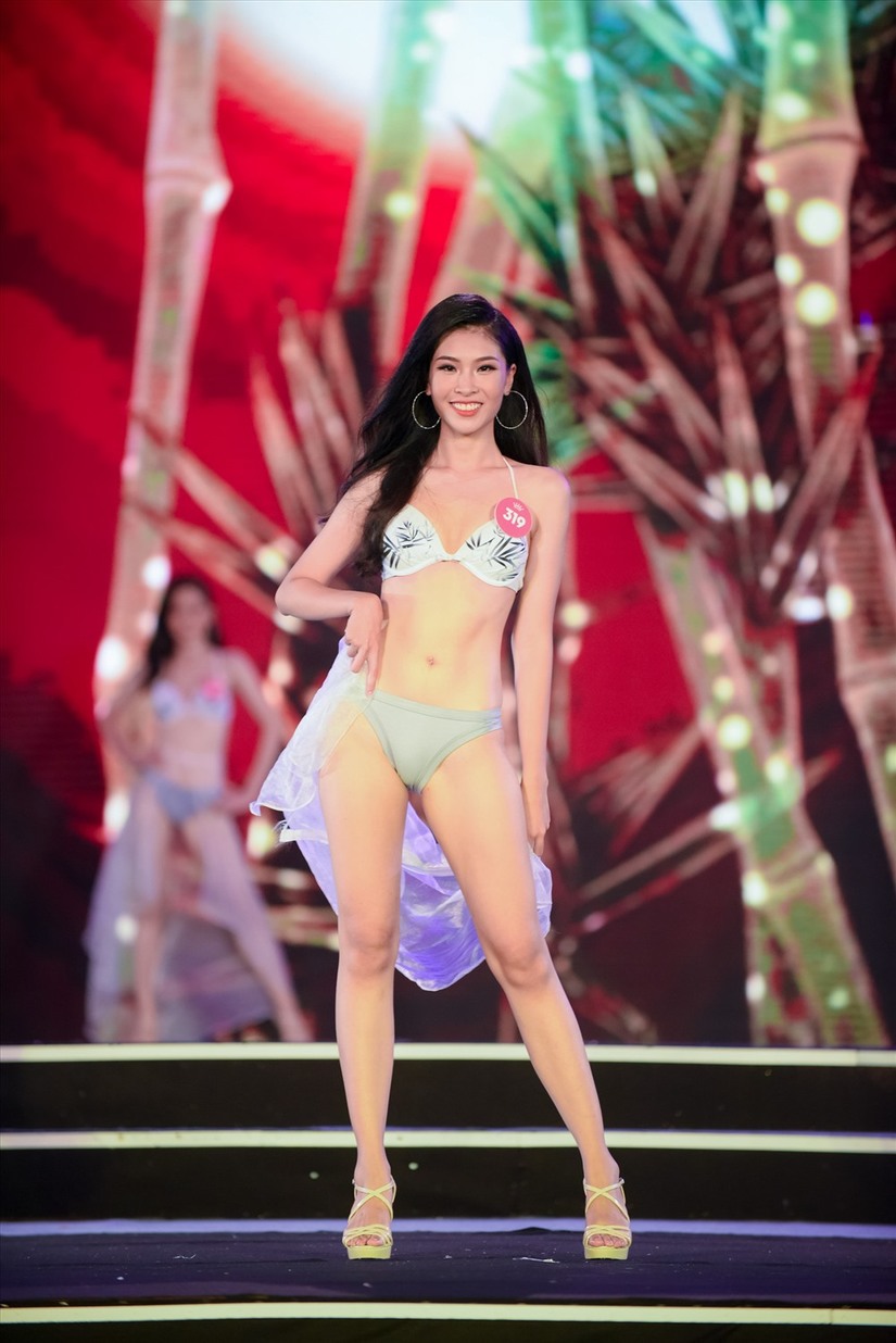 Trang phục bikini của thí sinh Hoa hậu Việt Nam bị chê nhăn nhún, xộc xệch